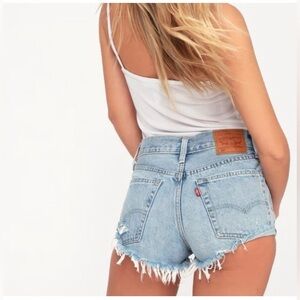 Levi’s 501 Distressed Denim Shorts Light Wash Frayed Hem Button Fly